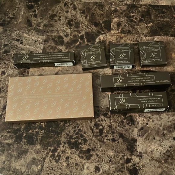 New in boxes, lot of makeup - Picture 3 of 9